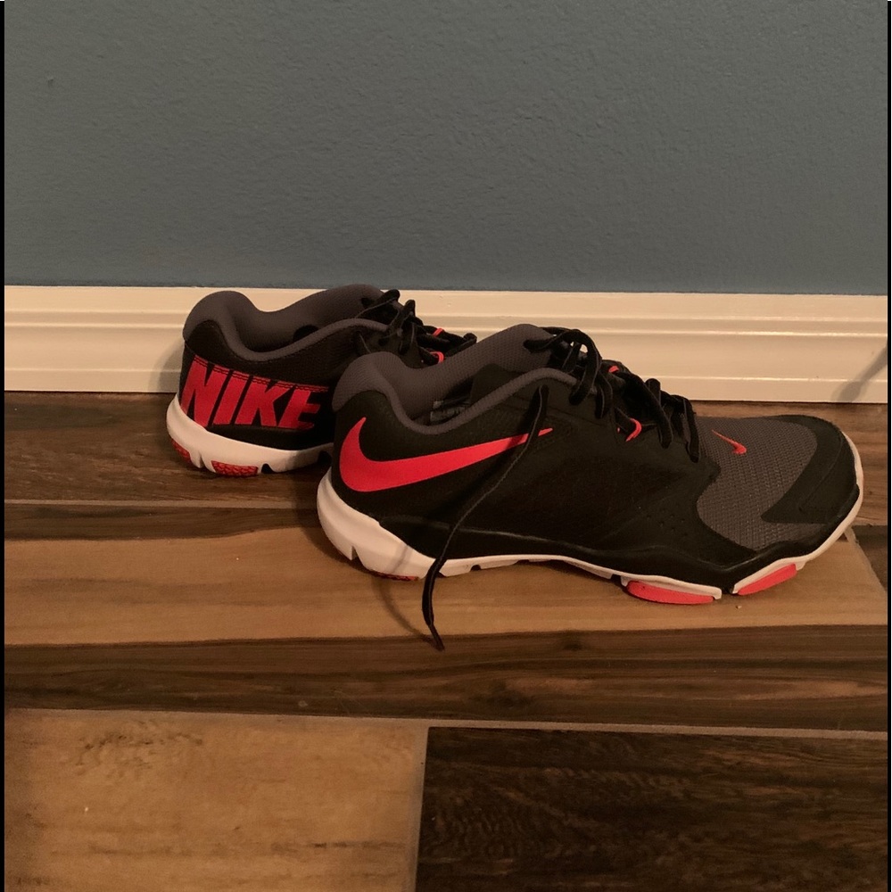 Men’s Nike shoes size 9.5